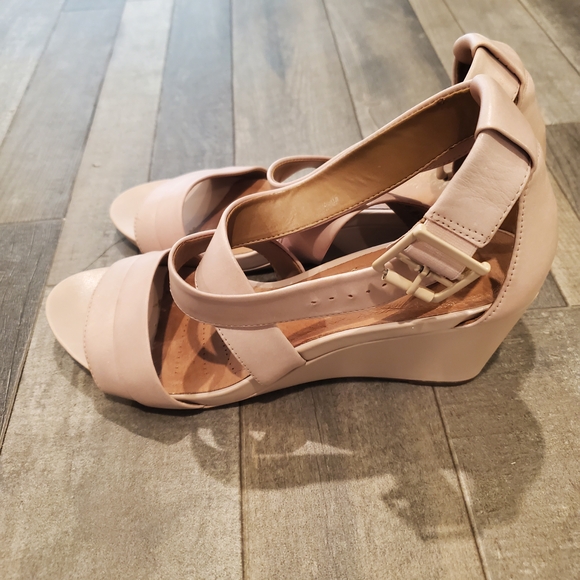 Clarks Blush Pink Wedge Sandals - Picture 1 of 3